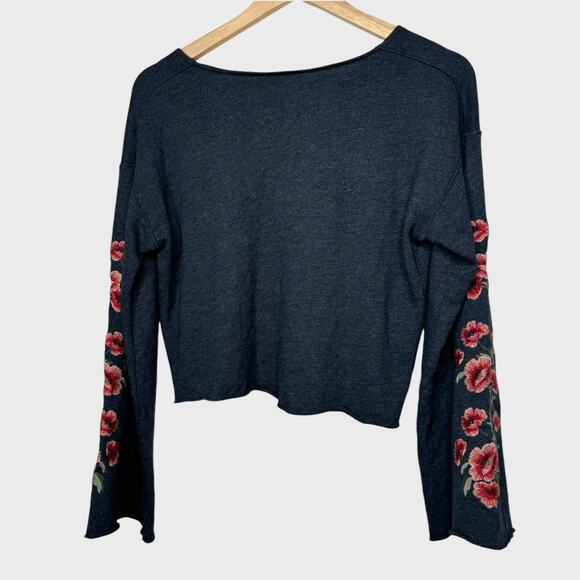 AE Boho Sweatshirt Top S Gray Floral Embroidered Bell Sleeve Cottagecore Hippie - Picture 5 of 5